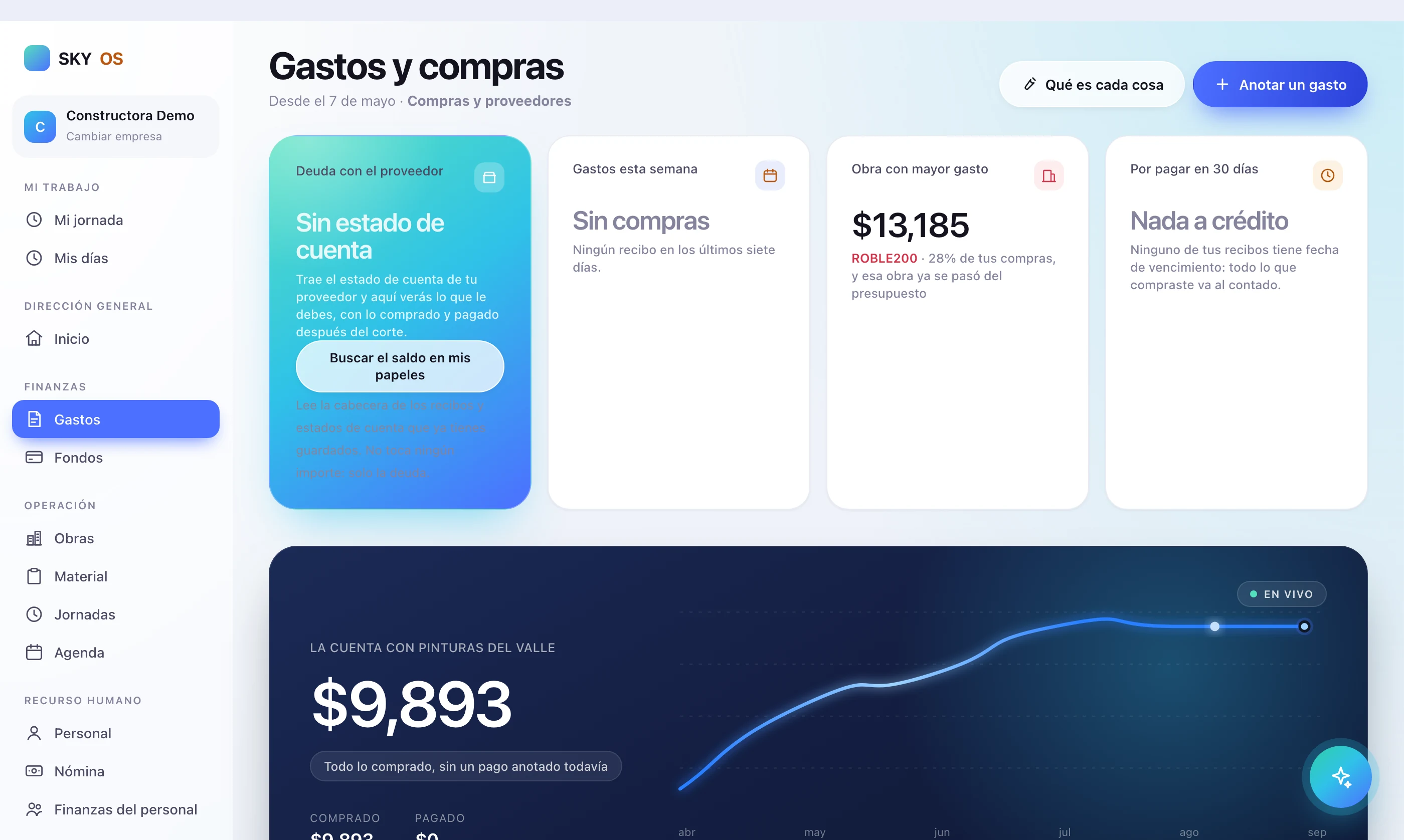 Pantalla de Gastos y compras en SKY OS: deuda con el proveedor, gastos de la semana, obra con mayor gasto y la cuenta con el proveedor de material.